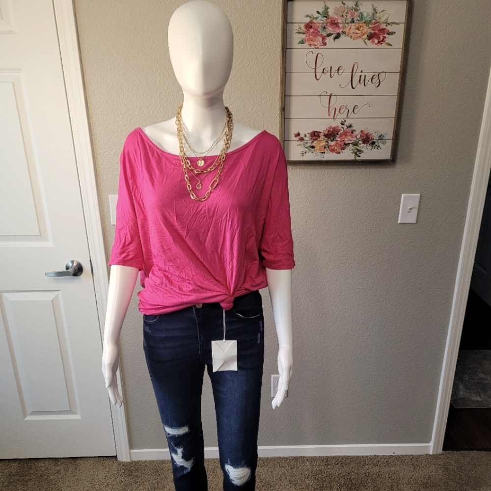Fushia pink, 3/4 sleeve, light weight top